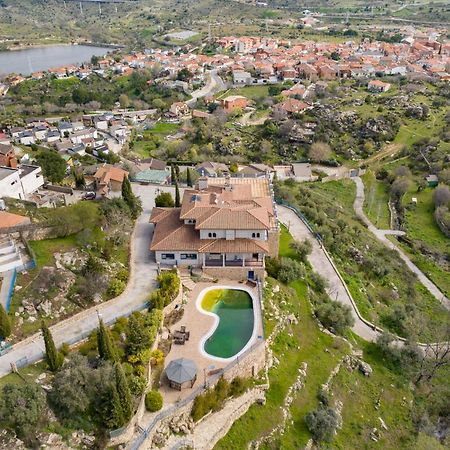 Mansion Con Jacuzzi A 40 Grados, Gran Piscina Y Padel Villa El Tiemblo Bagian luar foto