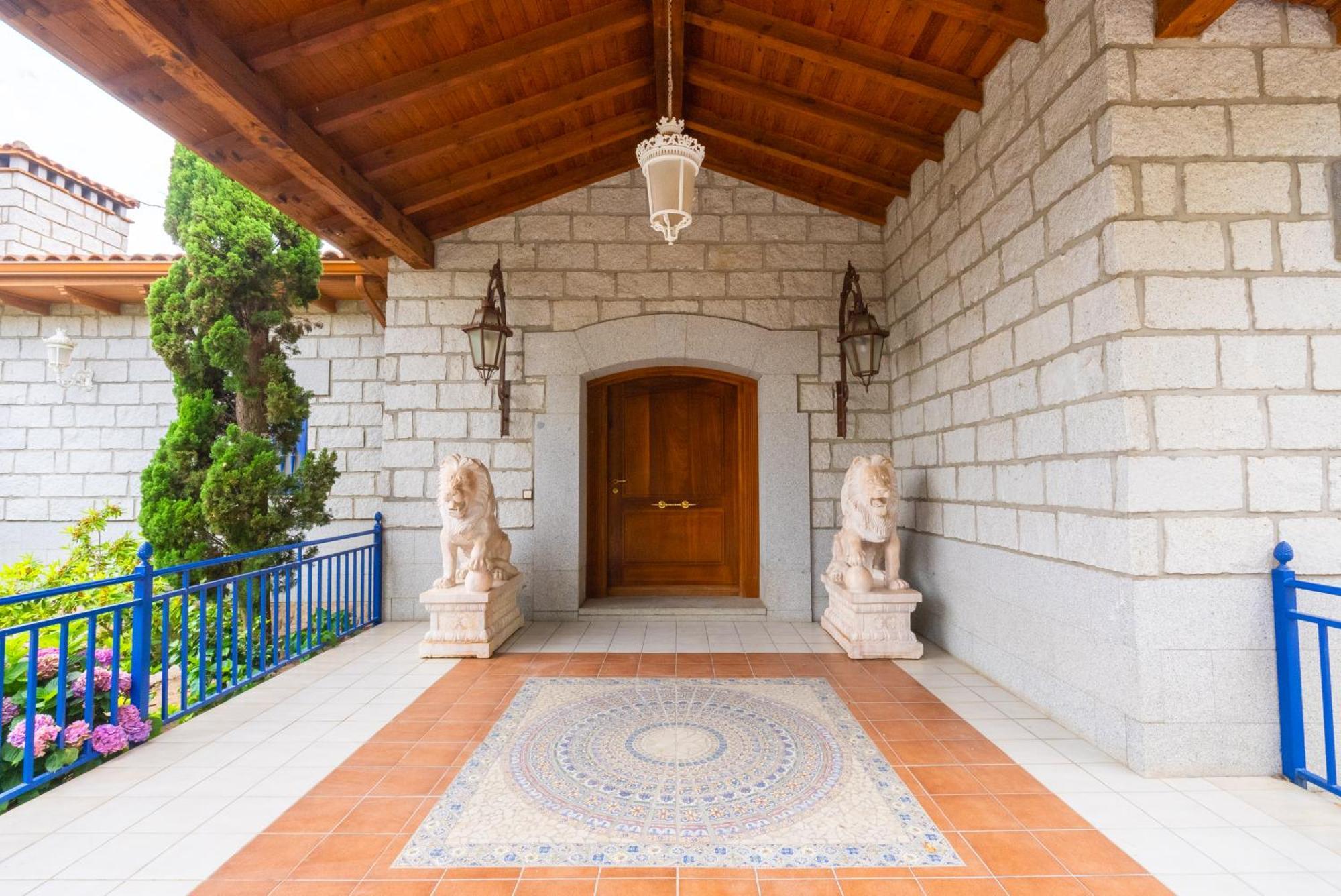 Mansion Con Jacuzzi A 40 Grados, Gran Piscina Y Padel Villa El Tiemblo Bagian luar foto