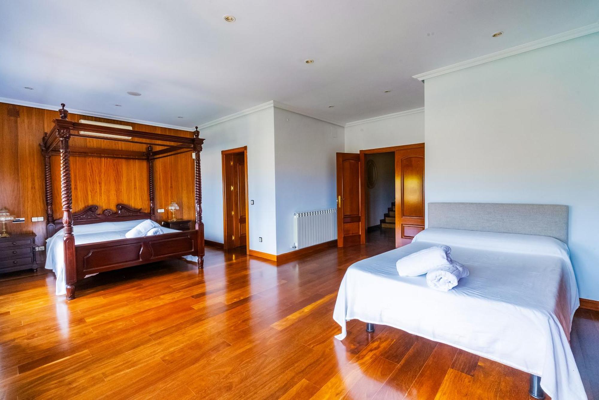 Mansion Con Jacuzzi A 40 Grados, Gran Piscina Y Padel Villa El Tiemblo Bagian luar foto