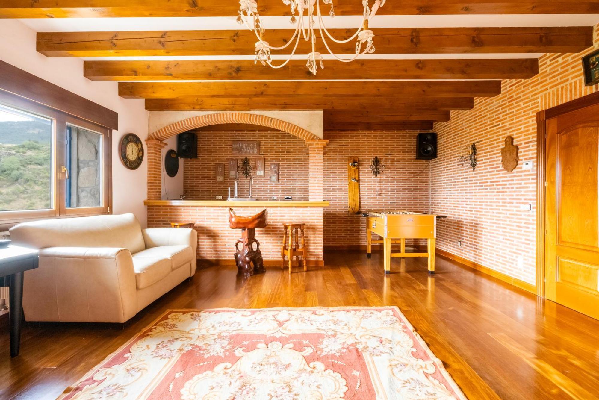 Mansion Con Jacuzzi A 40 Grados, Gran Piscina Y Padel Villa El Tiemblo Bagian luar foto