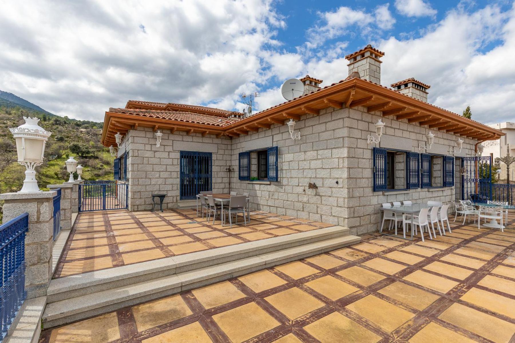 Mansion Con Jacuzzi A 40 Grados, Gran Piscina Y Padel Villa El Tiemblo Bagian luar foto